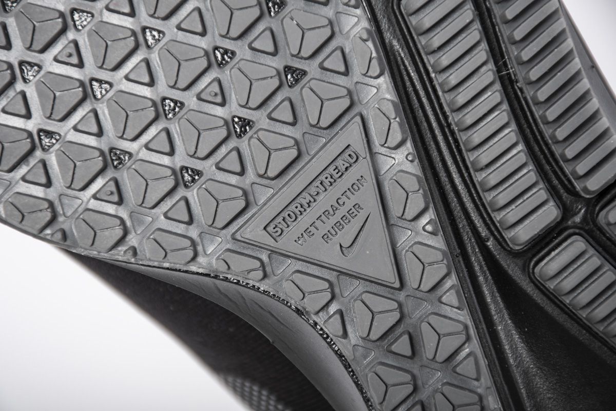 Air-Zoom-Pegasus-35-Shield-Triple-Black-9