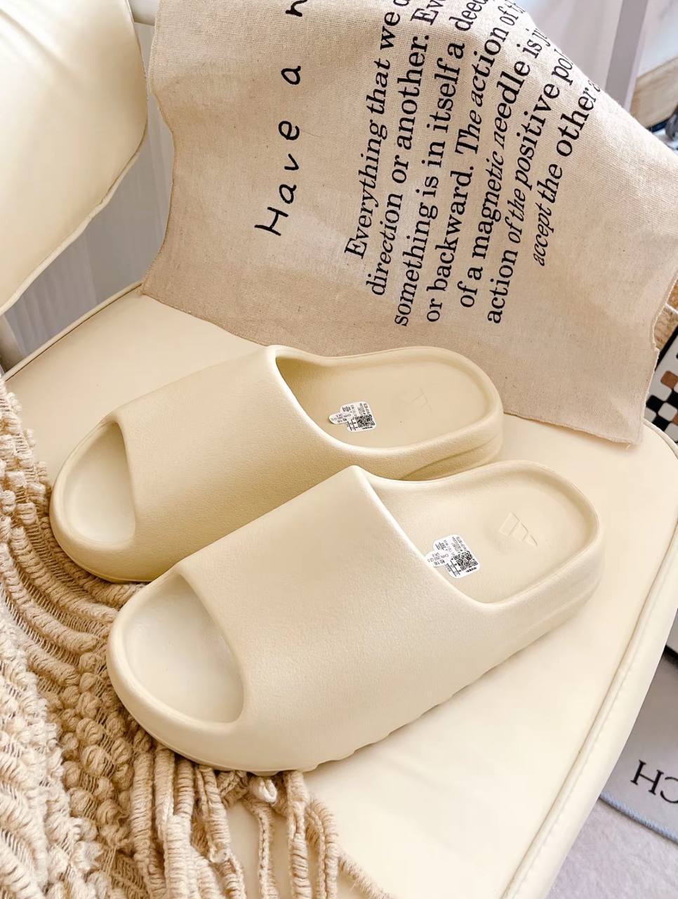 adidas-Yeezy-Slides-Bone-2022-1