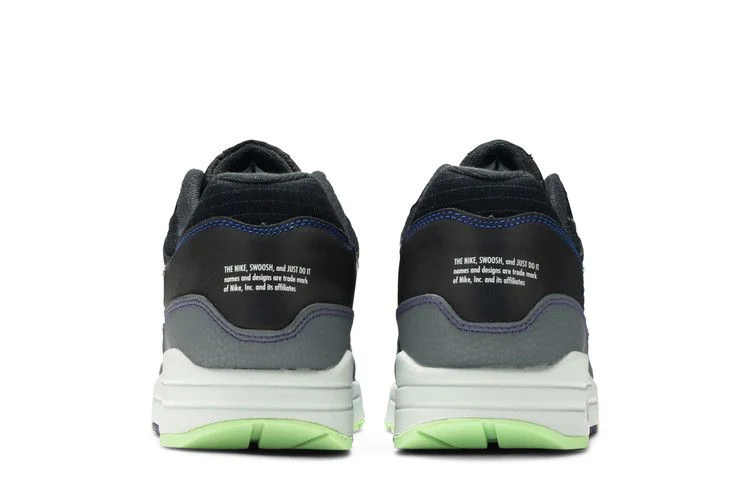 Krossovki-Nike-Air-Max-1-Future-Swoosh-5