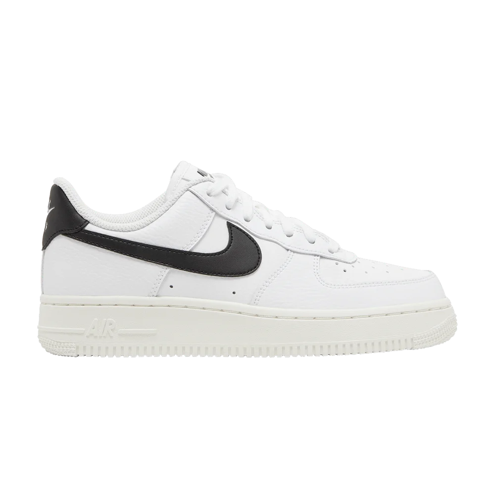 Krossovki-Nike-Wmns-Air-Force-1-07-White-Black-1