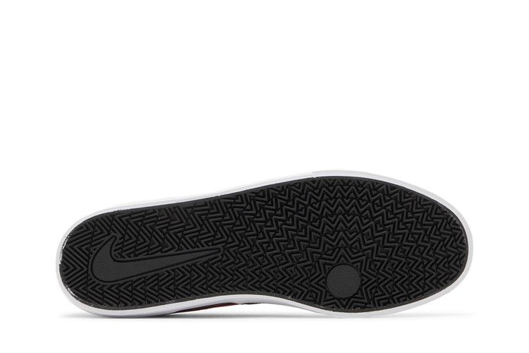 chron-2-sb-black-university-red-dm3493-003_03