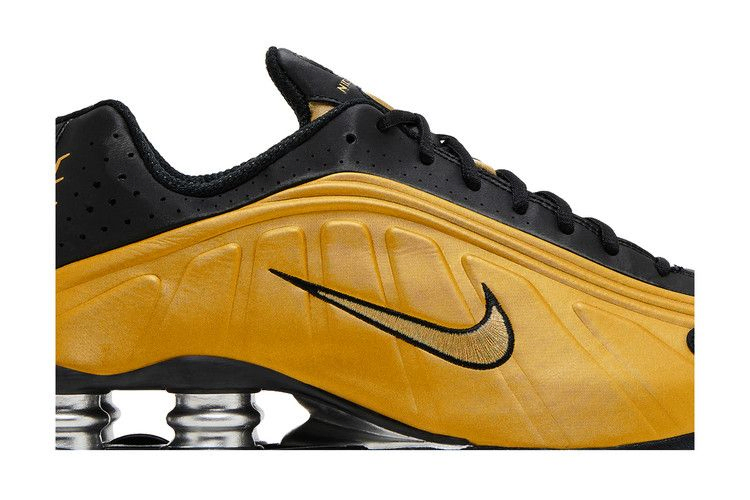Кроссовки Nike Wmns Shox R4 'Black Metallic Gold'