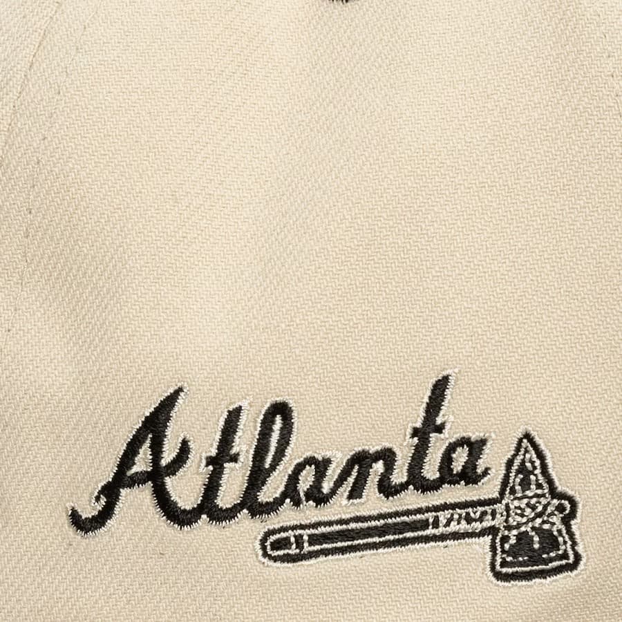 Бейсболка Mitchell & Ness Cream Black Atlanta Braves Logo Snapback Hat