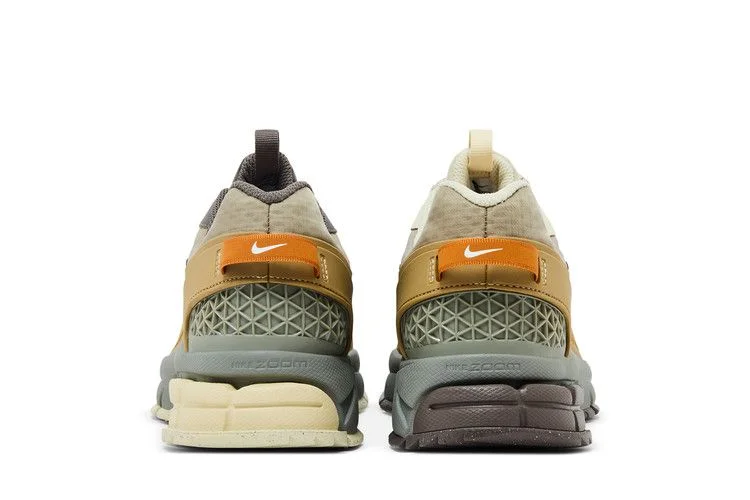 Кроссовки Nike Zoom Vomero 5 Roam 'Running Poets'