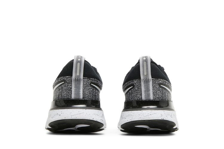 wmns-react-infinity-run-flyknit-2-white-black-ct2423-101_05