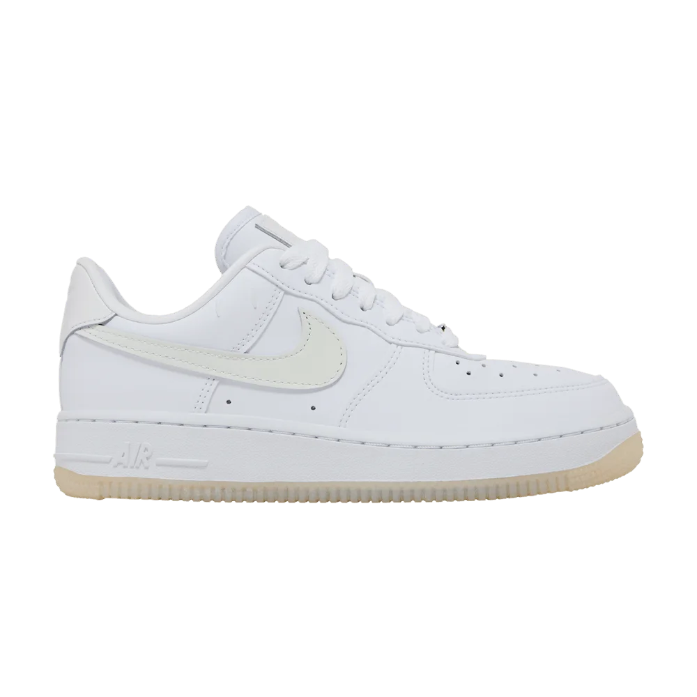 Krossovki-Nike-Wmns-Air-Force-1-07-LX-UV-Swooshes