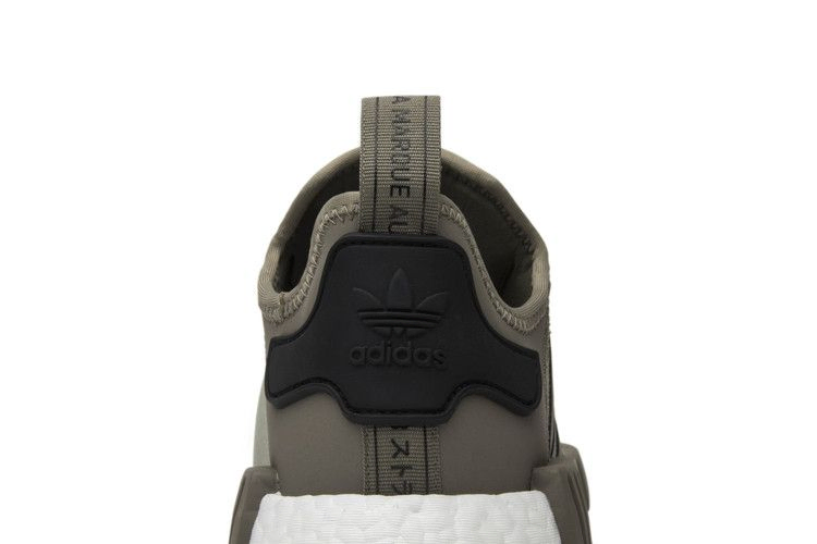 Кроссовки Adidas NMD_R1 'Trace Cargo'