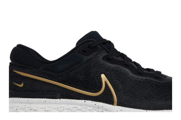 Кроссовки Nike ZoomX Invincible Run Flyknit 'Black Metallic Gold'