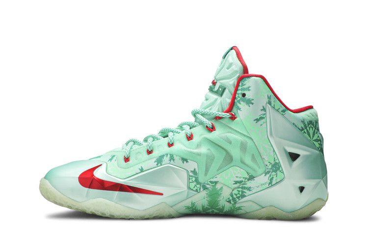 lebron-11-christmas-616175-301_02