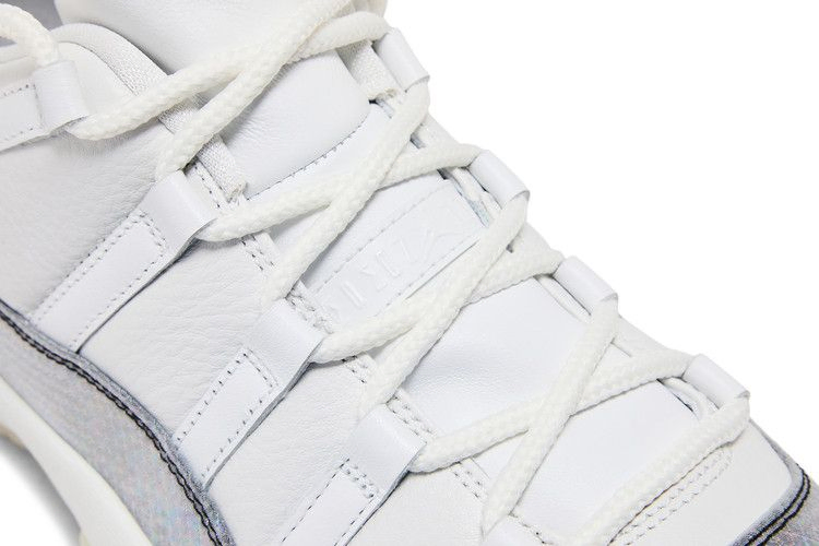 air-jordan-11-low-year-of-the-snake-hq7000-001_09