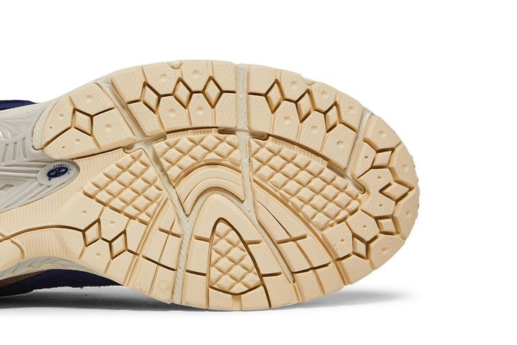 Кроссовки New Balance 2002R 'Night Tide Cream'