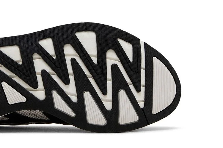 Krossovki-adidas-Adizero-Aruku-Black-White-Grey-4