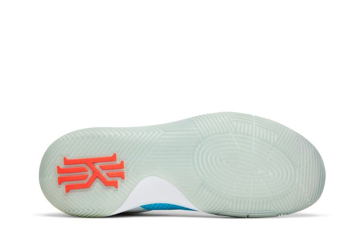 Кроссовки Nike Kyrie 2 'Christmas'