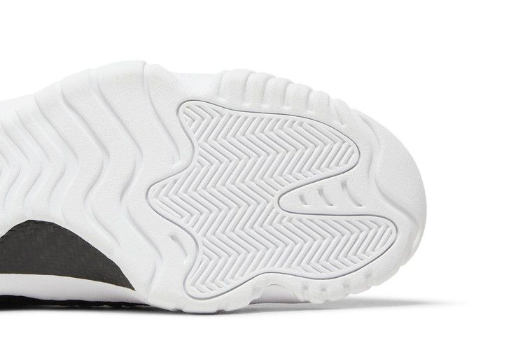 jordan-future-low-718948-002_04