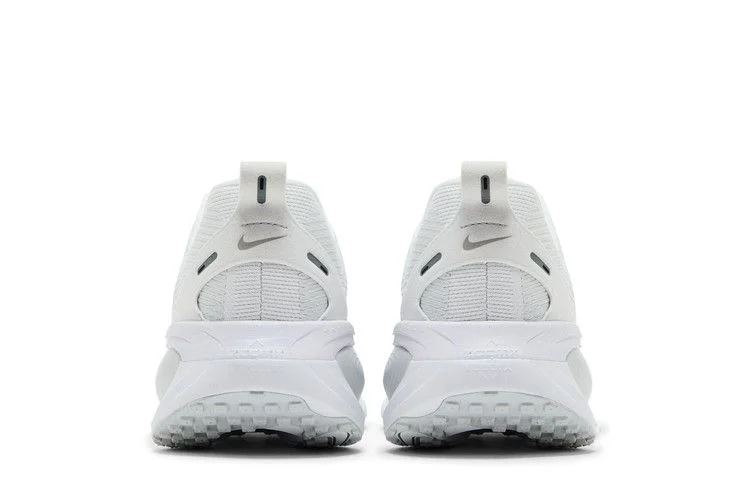 Кроссовки Nike Vomero 18 'White Photon Dust'