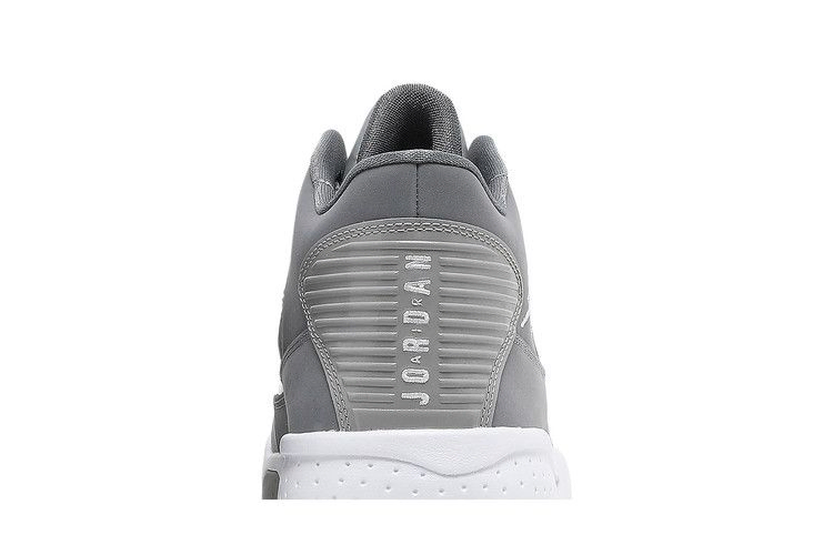 Кроссовки Air Jordan Max Aura 2 'Medium Grey'