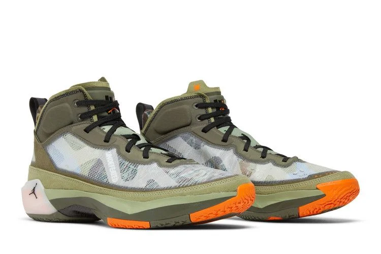 Krossovki-Undefeated-x-Air-Jordan-37-SP-Flight-Jacket-7