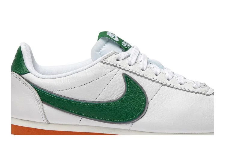 Krossovki-Stranger-Things-x-Nike-Cortez-Hawkins-High-1