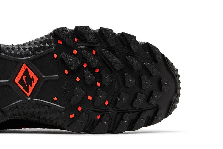 Кроссовки Nike Air Humara 'Black Bright Crimson'
