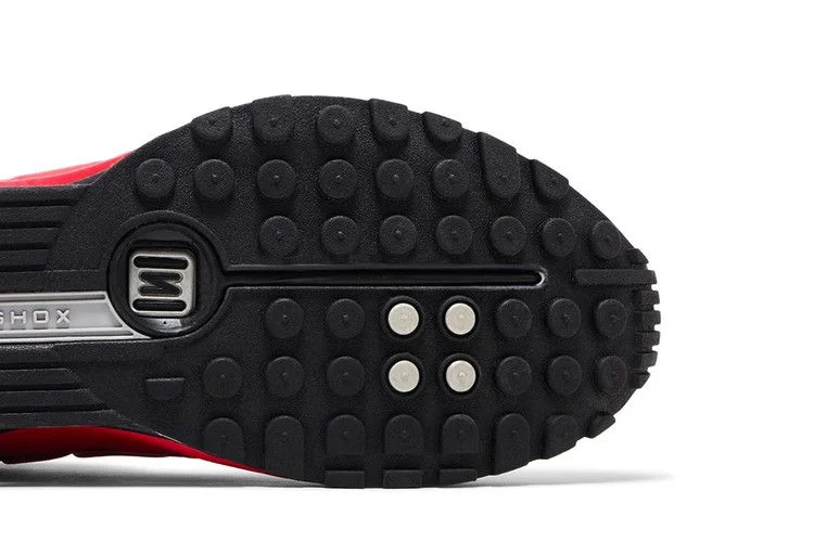 Кроссовки Nike Shox R4 'University Red Black'