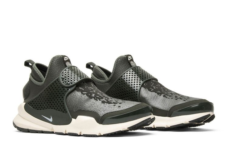 stone-island-x-nikelab-sock-dart-mid-sp-910090-300_07