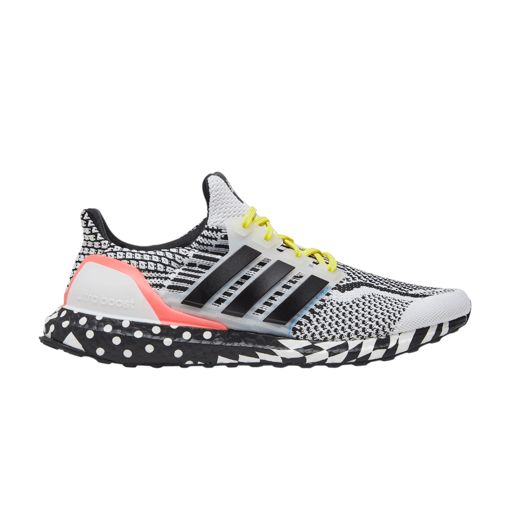 ultraboost-5-0-dna-multi-pattern-white-black-gy0326-1