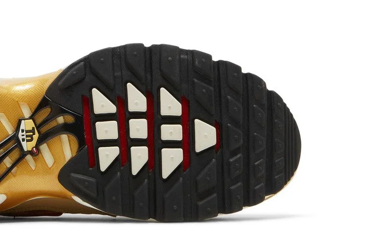 Кроссовки Nike Wmns Air Max Plus QS 'Metallic Gold'