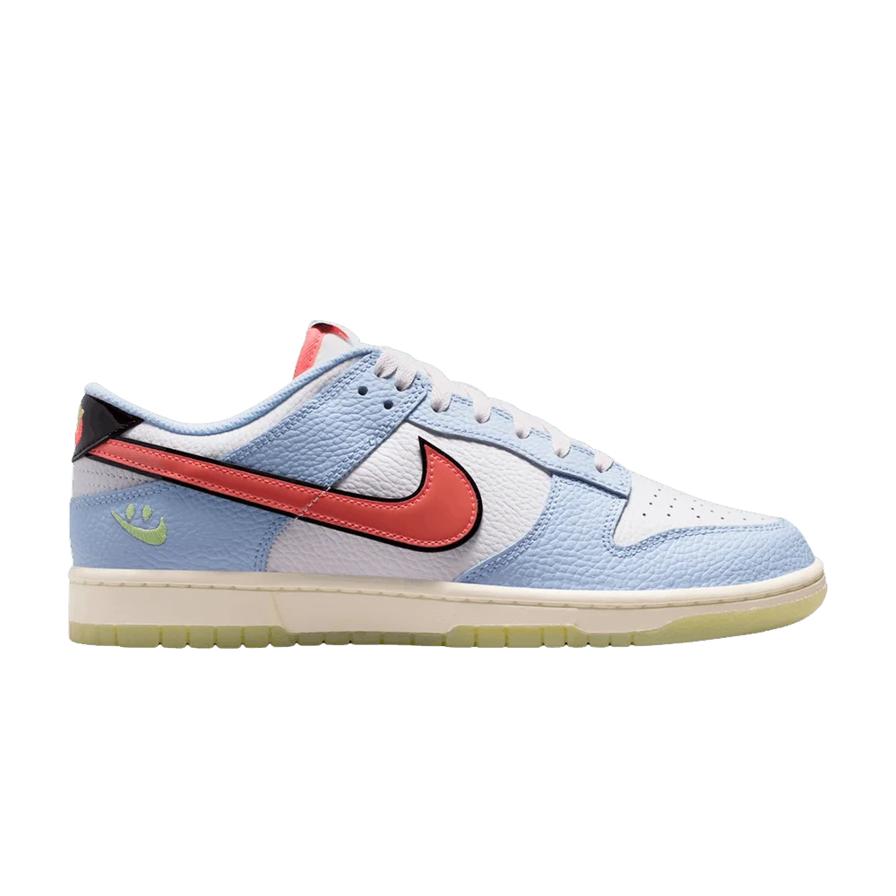 Krossovki-Nike-Dunk-Low-Patent-Leather-Smiley-Face