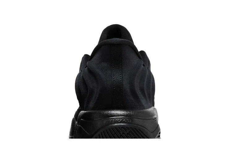 Krossovki-Nike-Giannis-Immortality-4-Triple-Black-6