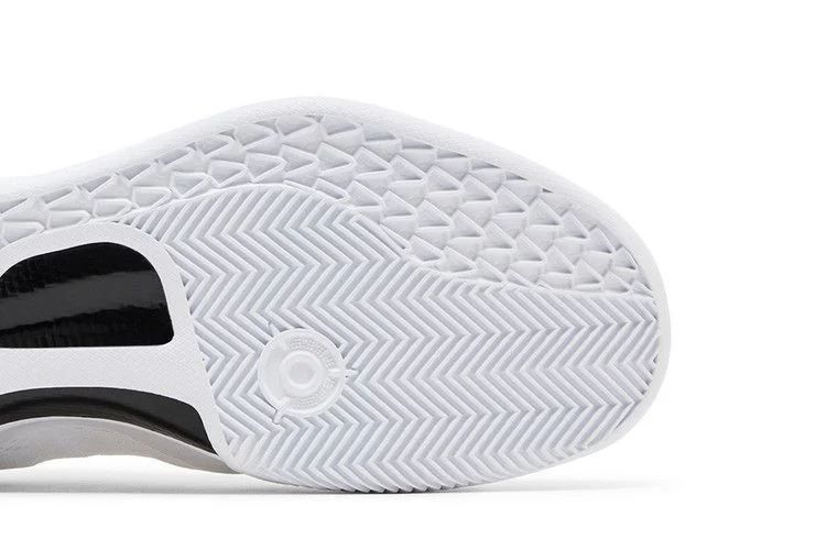 Krossovki-Nike-Kobe-8-Protro-Lakers-Home-4