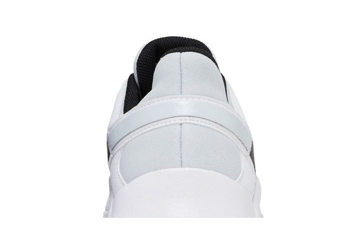 Кроссовки Nike Legend Essential 2 'Pure Platinum'