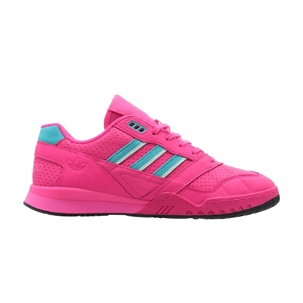 Krossovki-Adidas-AR-Trainer-Shock-Pink
