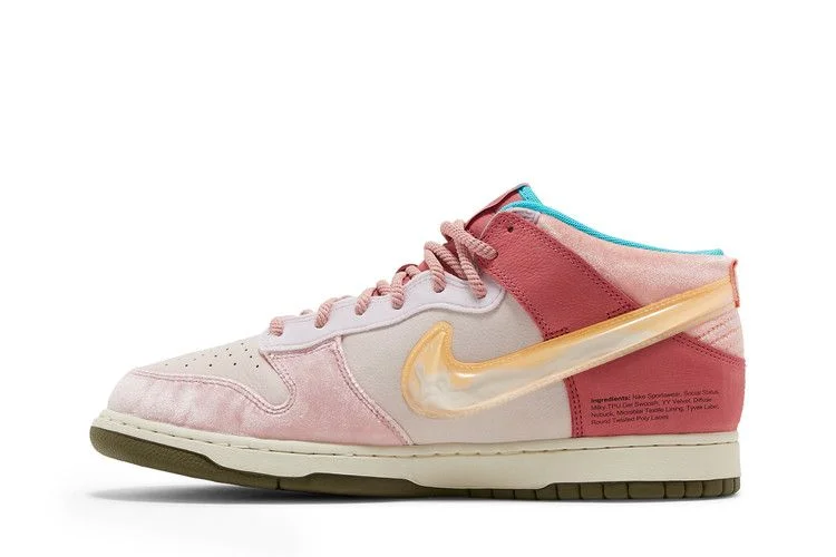 Krossovki-Social-Status-x-Nike-Dunk-Mid-Strawberry-Milk-2