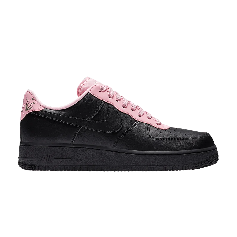 Krossovki-Nike-Air-Force-1-07-LV8-Black-Pink-Quilted-Heel