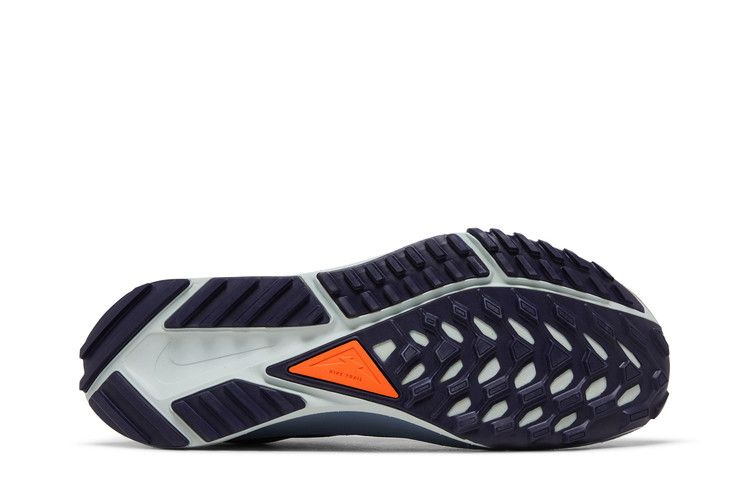react-pegasus-trail-4-gore-tex-deep-jungle-night-maroon-dj7926-302_03