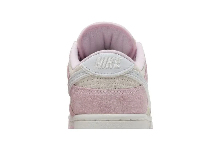 Кроссовки Nike Wmns Dunk Low LX 'Pink Foam'