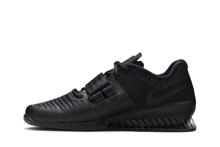romaleos-3-triple-black-852933-004_02