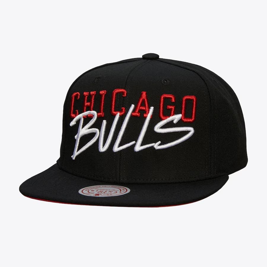 Бейсболка Mitchell & Ness Black Chicago Bulls Team Tagged Snapback Hat