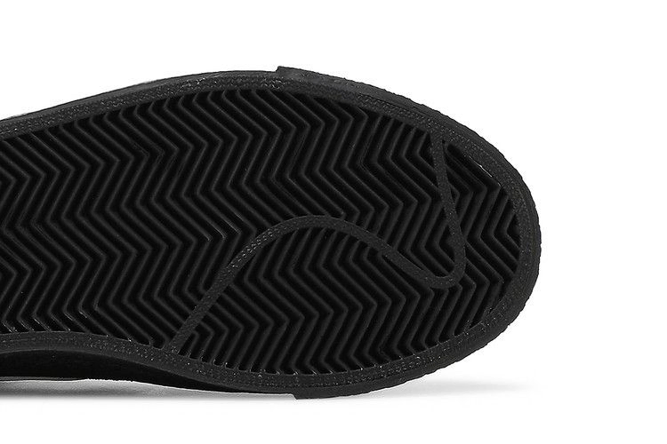 zoom-blazer-mid-sb-black-white-864349-007_04