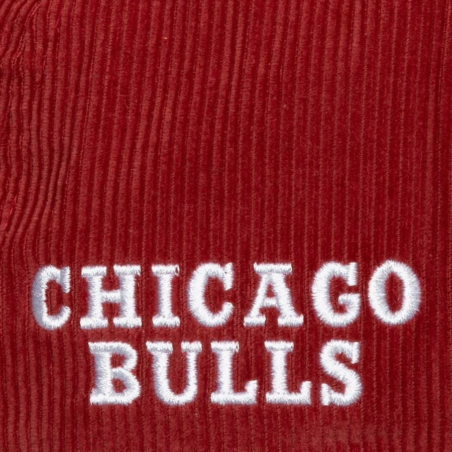 Бейсболка Mitchell & Ness Red Black Chicago Bulls Sueduroy Snapback Hat