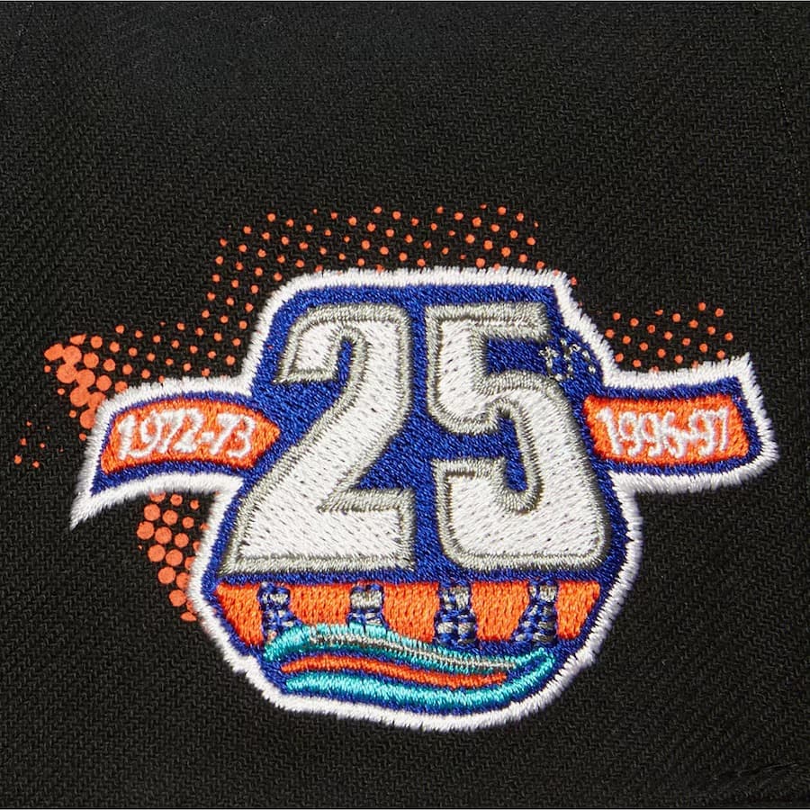 Бейсболка Mitchell & Ness Black New York Islanders 7.0 Big Face Snapback Hat