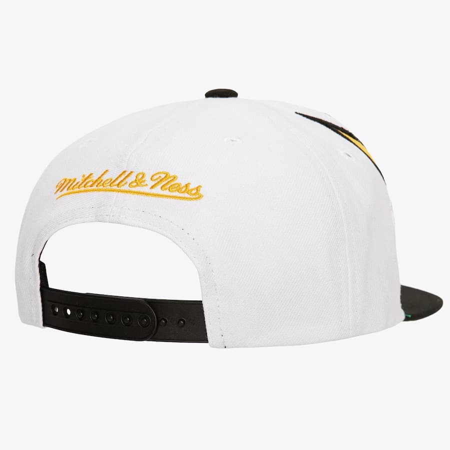 Mitchell-Ness-White-Boston-Bruins-Waverunner-Vintage-Snapback-Hat-1