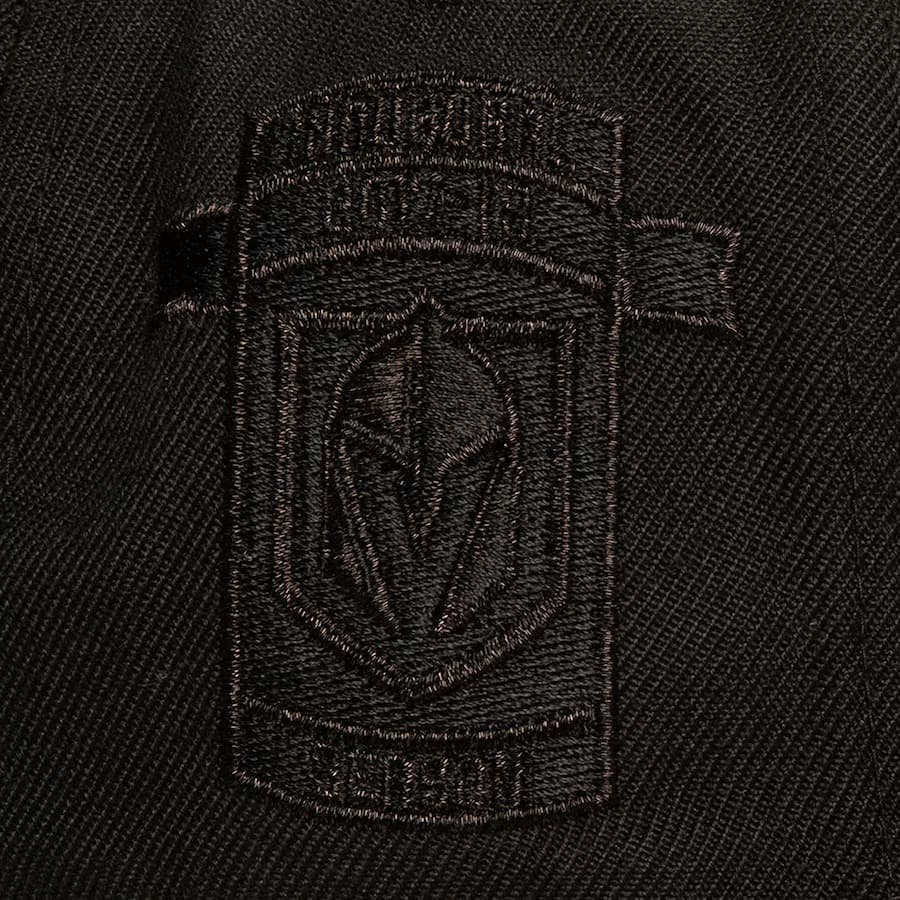 Бейсболка Mitchell & Ness Black Vegas Golden Knights Pearl Snapback Hat