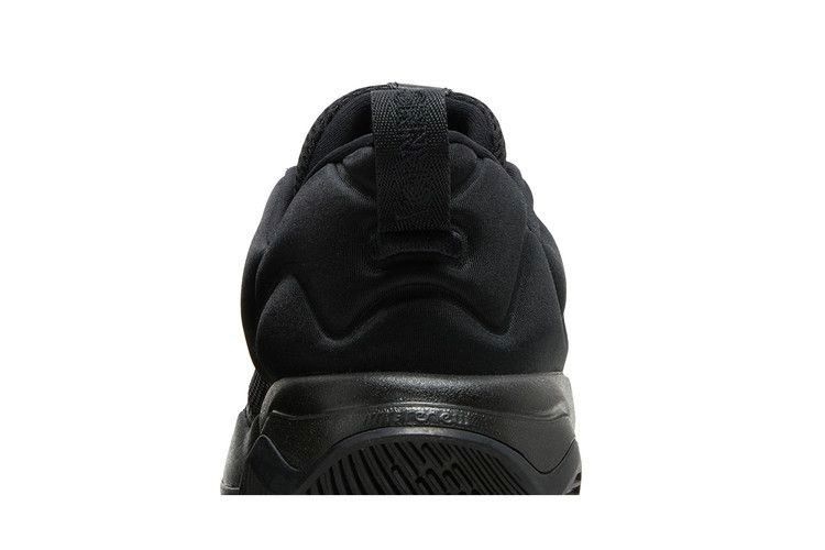 giannis-immortality-3-triple-black-dz7533-001_06