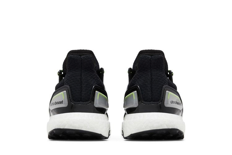 wmns-ultraboost-1-0-black-team-solar-yellow-id1749_05