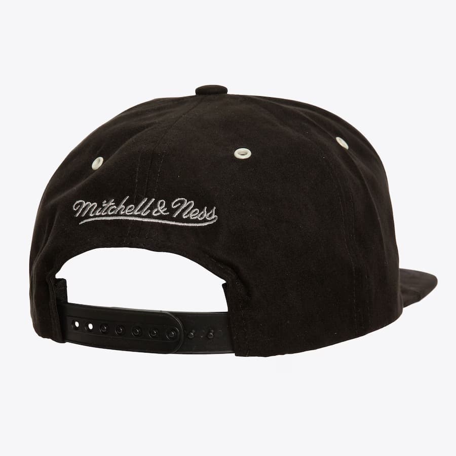 Бейсболка Mitchell & Ness Gray Los Angeles Raiders Day 4 Snapback Hat