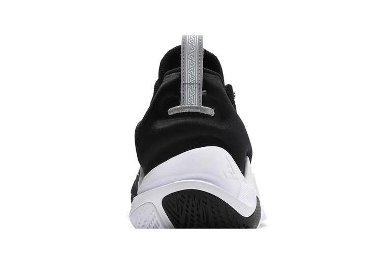 giannis-immortality-black-volt-cz4099-010_06