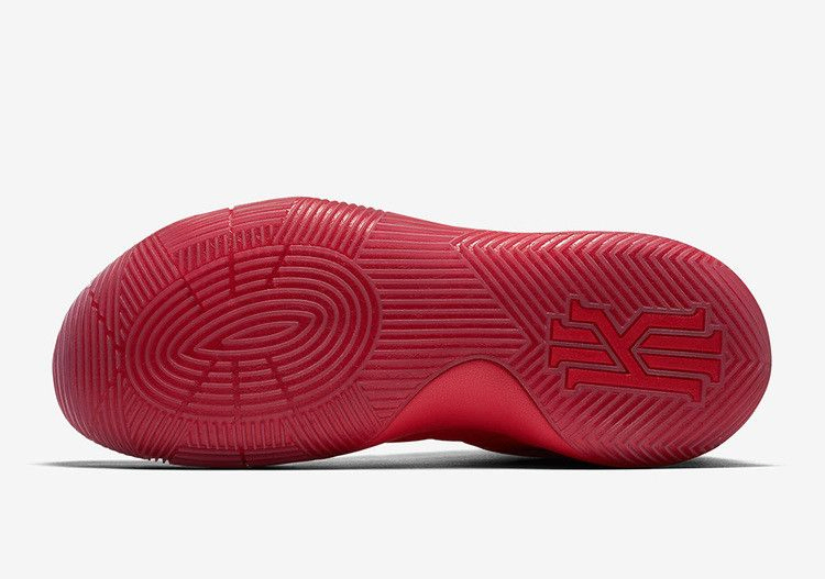 kyrie-2-gold-swoosh-838639-676_05
