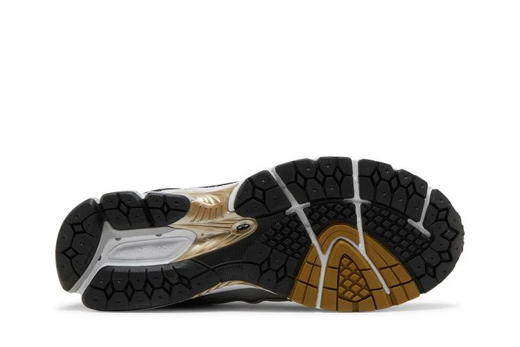 Кроссовки New Balance 1906R 'Metallic Silver Metallic Gold'