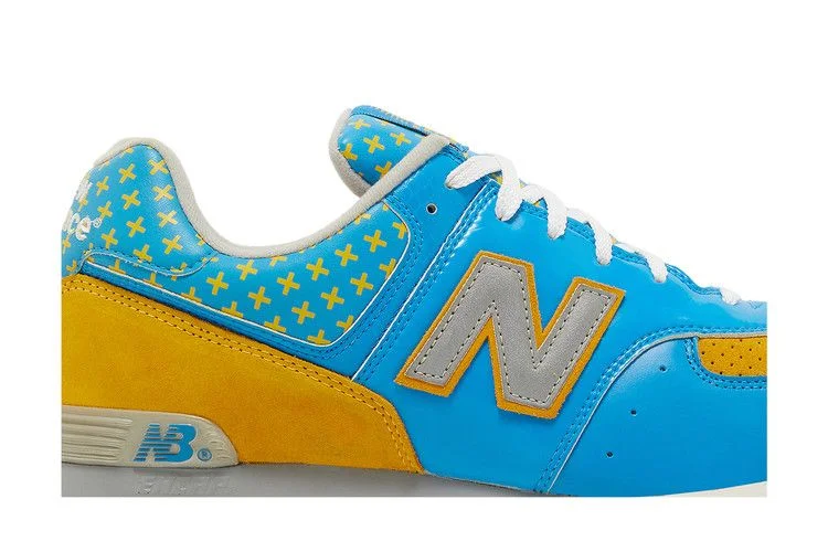 Krossovki-New-Balance-574-Flag-Collection-Sweden-1